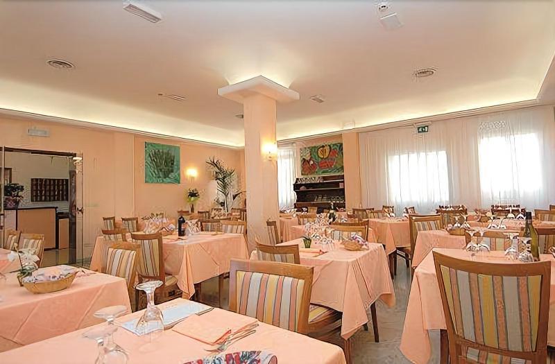 Hotel Stiefel Lignano Sabbiadoro Buitenkant foto