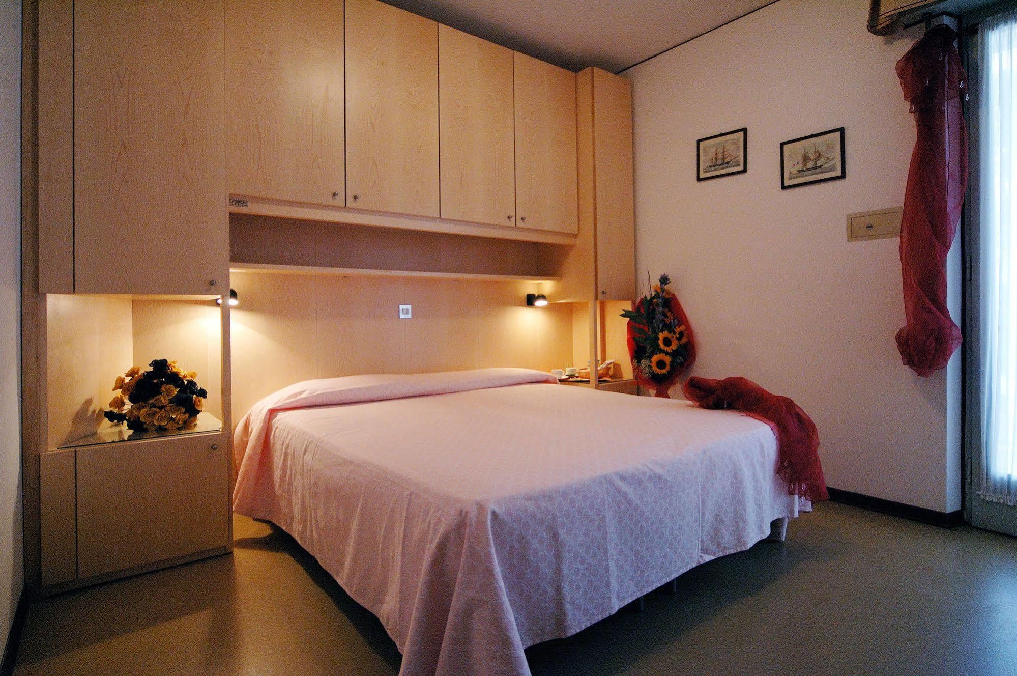 Hotel Stiefel Lignano Sabbiadoro Buitenkant foto